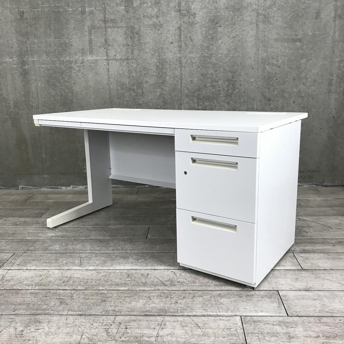 入替セール品につきお値下げ！【イナバの技術が詰め込まれたスタンダードなオフィスデスク！収納も充実で使いやすい！】■イナバ（Inaba）製　デュエナシリーズ　片袖机　W1400×D700㎜　■ホワイト　■シリンダー鍵　※日焼け有
                        デュエナ
                                    中古
            