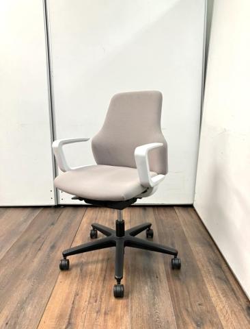 【中古】グーフォ  コクヨ（KOKUYO） 肘付ローバックチェア