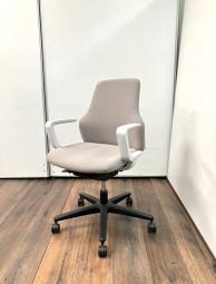 おすすめ/人気/定番　KOKUYO（コクヨ）　グーフォ（Gufo）チェア　ローバック　肘付き　■グレー【ゆったりとした座り心地・充実した機能をコンパクトに！】