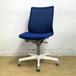 【在庫入替セール】【ロット入荷】オカムラ　フルーエントチェア　肘無しローバックモデル　メッシュタイプ　ミディアムブルー×ホワイトフレーム【愛知・名古屋・豊田・静岡・浜松】