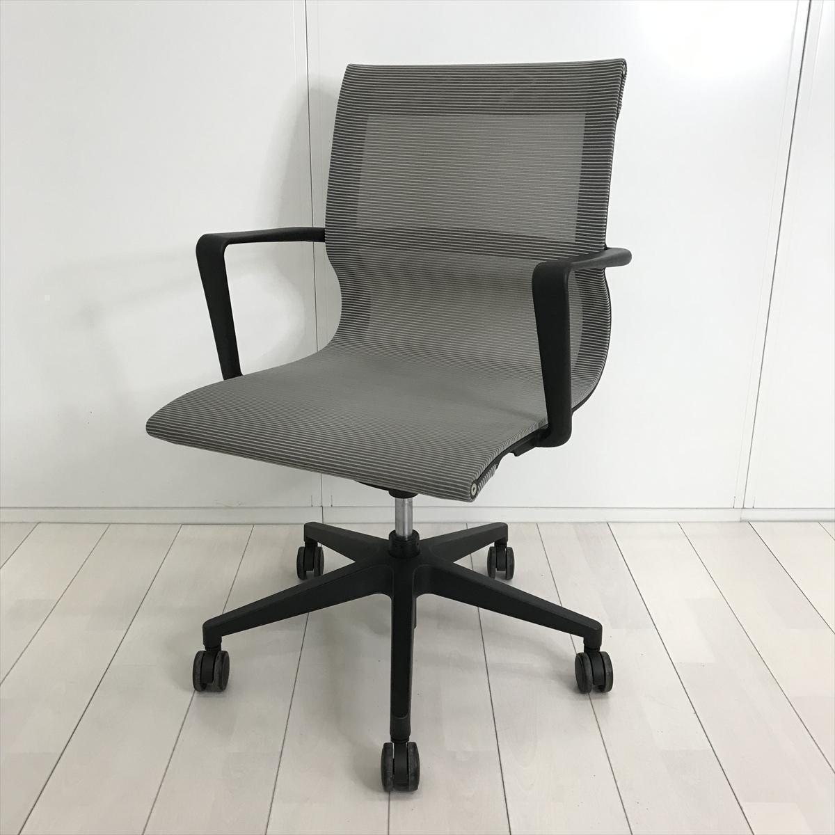 【開放的な空間を演出するスタイリッシュなデザイン！】■アイコ(AICO)製　M-1055シリーズ　肘付　ローバック　ミーティングチェア　多目的チェア　■背・座面メッシュ　■固定肘　■グレー
                        その他シリーズ
                                    中古
            