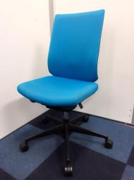 【在庫セール品・5脚限定】【T4】■コクヨ(KOKUYO)製　ウィザード(wizard)チェア　肘無ハイバック　■ターコイズ×ブラックシェル【オフィスの王道・納得の座り心地！魔法のように売れ続けている定番のオフィスチェア！】