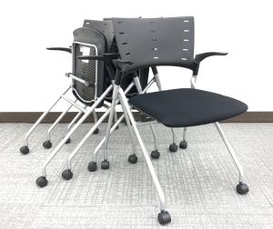 ４脚セットお買い得！【セミナーや会議用にオススメ！平行ネスティングで省スペース化！】/オススメ(おすすめ) /人気商品【弊社使用欄：A01068243】■イトーキ/マノス/ブラック