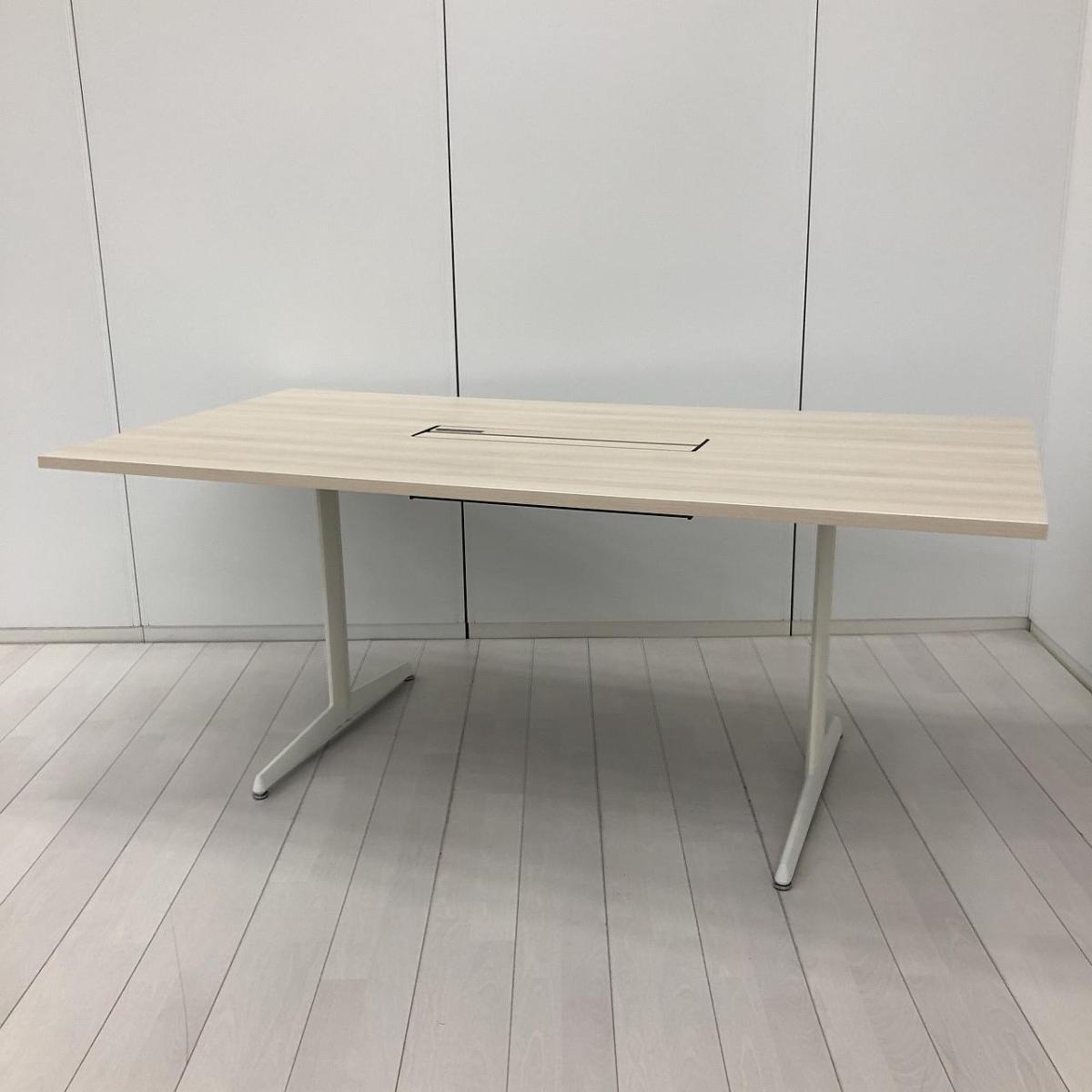 【4/7(火)入荷予定の商品となります！】【4人～6人用の会議・打合せ用のテーブルとして最適！】■オカムラ(okamura)製　プレスタ(Bresta)シリーズ　ミーティングテーブル　会議用　W1800×D900㎜　■配線口あり　■天板：プライズウッドライト/T字脚：ホワイト
                        その他シリーズ
                                    中古
            