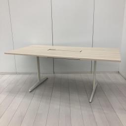 【4/7(火)入荷予定の商品となります！】【4人～6人用の会議・打合せ用のテーブルとして最適！】■オカムラ(okamura)製　プレスタ(Bresta)シリーズ　ミーティングテーブル　会議用　W1800×D900㎜　■配線口あり　■天板：プライズウッドライト/T字脚：ホワイト