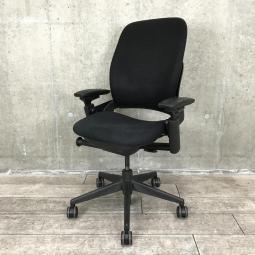 ⑫/26【西】限定1脚　※プロが選ぶ、Steelcaseの定番タスクチェア※■Steelcase（スチールケース）　リープ V2　ハイバック　背面メッシュ　■肘無し　■ブラック【福岡西店在庫】【チェア】【椅子】【イス】【事務椅子】【格安】【安い】【福岡オフィス家具】【福岡中古家具】【中古事務什器】【中古チェア】【中古椅子】