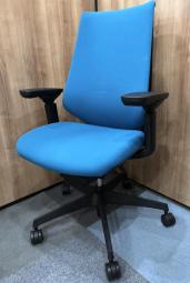 入替セール品につきお値下げ！【様々な姿勢に柔軟にフィットする高機能ワーキングチェア！】■コクヨ　デュオラチェア　可動肘付　ブルー　クロス　■オシャンティーなデザインで座りやすい！【肘の調整ができる可動タイプ！】
