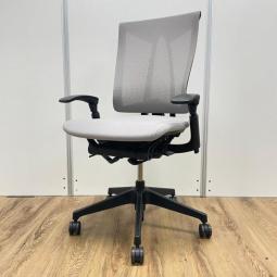 【在庫入替セール】【8脚入荷】イトーキ製　セレーオ　グレー　アジャスタブル※可動肘　オフィスに馴染みやすいグレー　落ち着いた色合い　優しさと美しさを併せ持つデザイン　肘付きハイバックチェア！！　オフィスバスターズ　東大阪店【K4】