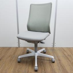 【在庫入替セール】オカムラ　フルーエント　肘無しハイバックモデル　背メッシュ　ライトグレー×ホワイトフレーム