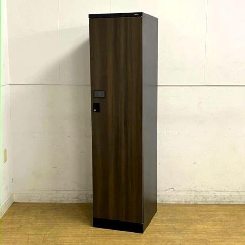 【在庫入替セール】1人用更衣ロッカー オカムラ レスピア 扉木目(プライズウッドダーク)×本体ブラック 鍵付き シリンダー錠【愛知・名古屋・豊田・静岡・浜松】