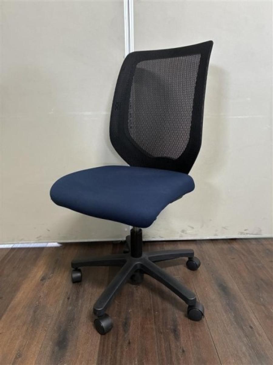 イトーキ(ITOKI)製　コルト(Colt)シリーズ　肘無し　ハイバック　背面メッシュ　座面：ネイビーブルー×背面：ブラック
#岐阜#愛知#三重#静岡#CS在庫
                        コルト
                                    中古
            
