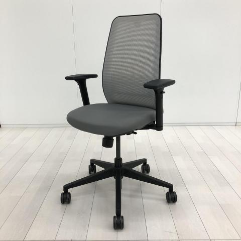 【中古】Personality  Steelcase（スチールケース） 肘付ハイバックチェア