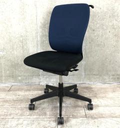 【4/7(火)入荷予定の商品となります！】【汚れにくい！壊れにくい！OAチェア】■ITOKI（イトーキ）製　fulgo（フルゴ）チェア　■ハイバック　■肘無し　■色：ネイビーブルー×ブラック　■コートハンガー付き