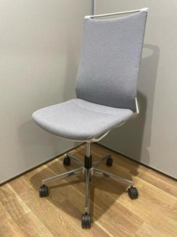 【中古】モード CA25BW　FWM3 オカムラ（okamura） 肘無ミドルバックチェア