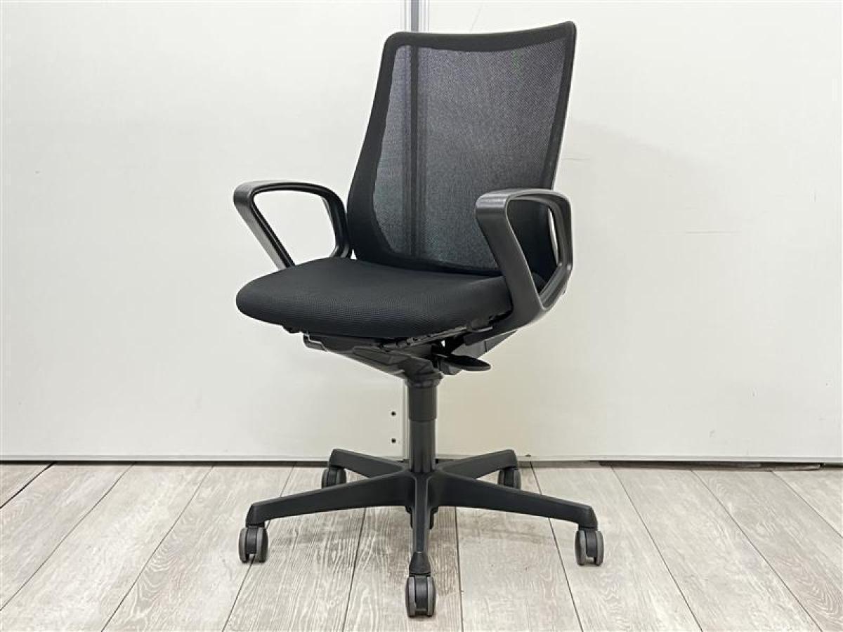 在宅ワーク/腰痛対策/おすすめ　オカムラ（okamura）製　フルーエント（Fluent）チェア　肘付　ローバック　背面メッシュ　■サークル肘　■ブラック×ブラックフレーム
                        フルーエントチェア
                                    中古
            