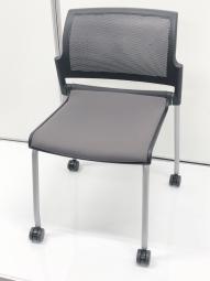 【ミーティングチェア】収納効率アップ【平行＆垂直で収納可能】★