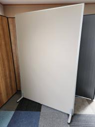 【限定1台】【お持ち帰り特別価格】　■ローパーテーション　ライトグレー　安定脚つき　高さ1800ｍｍ