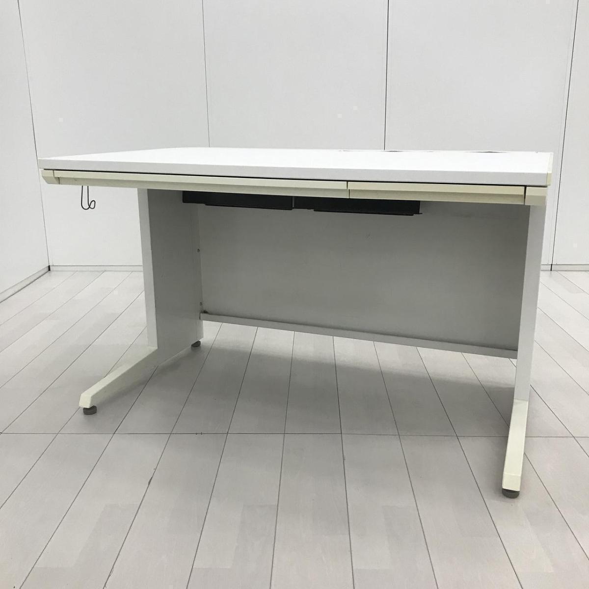 10台揃い/おすすめ/大人気　オカムラ（okamura）製　アドバンス（ADVANCE）シリーズ　平机　W1200×D700×H720mm　■引き出し付き　■ホワイト　※日焼け有
                        アドバンス
                                    中古
            