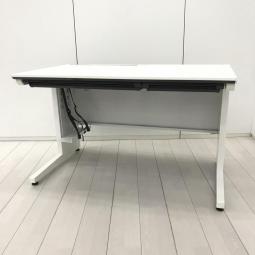 【人気のホワイトカラーの平デスク！定番の幅1200㎜サイズ！起業・移転・増員におすすめ！】■コクヨ（KOKUYO）製　アイエス（iS）シリーズ　平机　W1200×D700㎜　引き出し付き　■PCホルダー有り　■ホワイト　【弊社使用欄：A01059737】