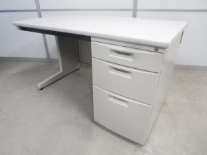 【スタンダードなデザインで使いやすい！】■イトーキ製　片袖デスク　W1200×D700×H700ｍｍ　CZX-127CA-W7W7　天板/本体：ホワイトグレー