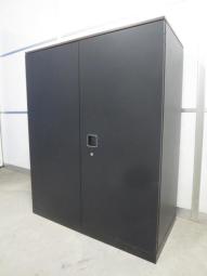 【オフィシャルな空間にもフィットするダーク木目天板付き！】■オカムラ　レクトラインシリーズ　両開き書庫　ブラック　■【Okamura　Rectline】