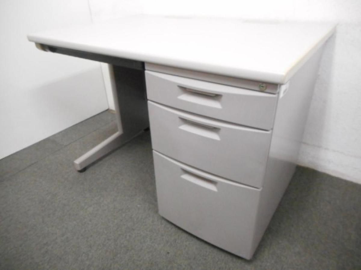 【スタンダードなデザインで使いやすい！】■イトーキ　シーゼットシリーズ　片袖デスク　W1000×D700×H700m　■側面に日焼けがあるためお安く！【ITOKI　CZ】
                        CZデスク
                                    中古
            