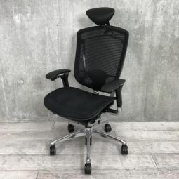 【世界で認められた革新的タスクチェア！人間工学に基づいた快適な座り心地を実現！】■オカムラ（okamura）製　コンテッサ (Contessa)　ハイバック肘付き　■可動肘　背/座面メッシュ　■ランバー付き　ヘッドレスト付き　■ブラック