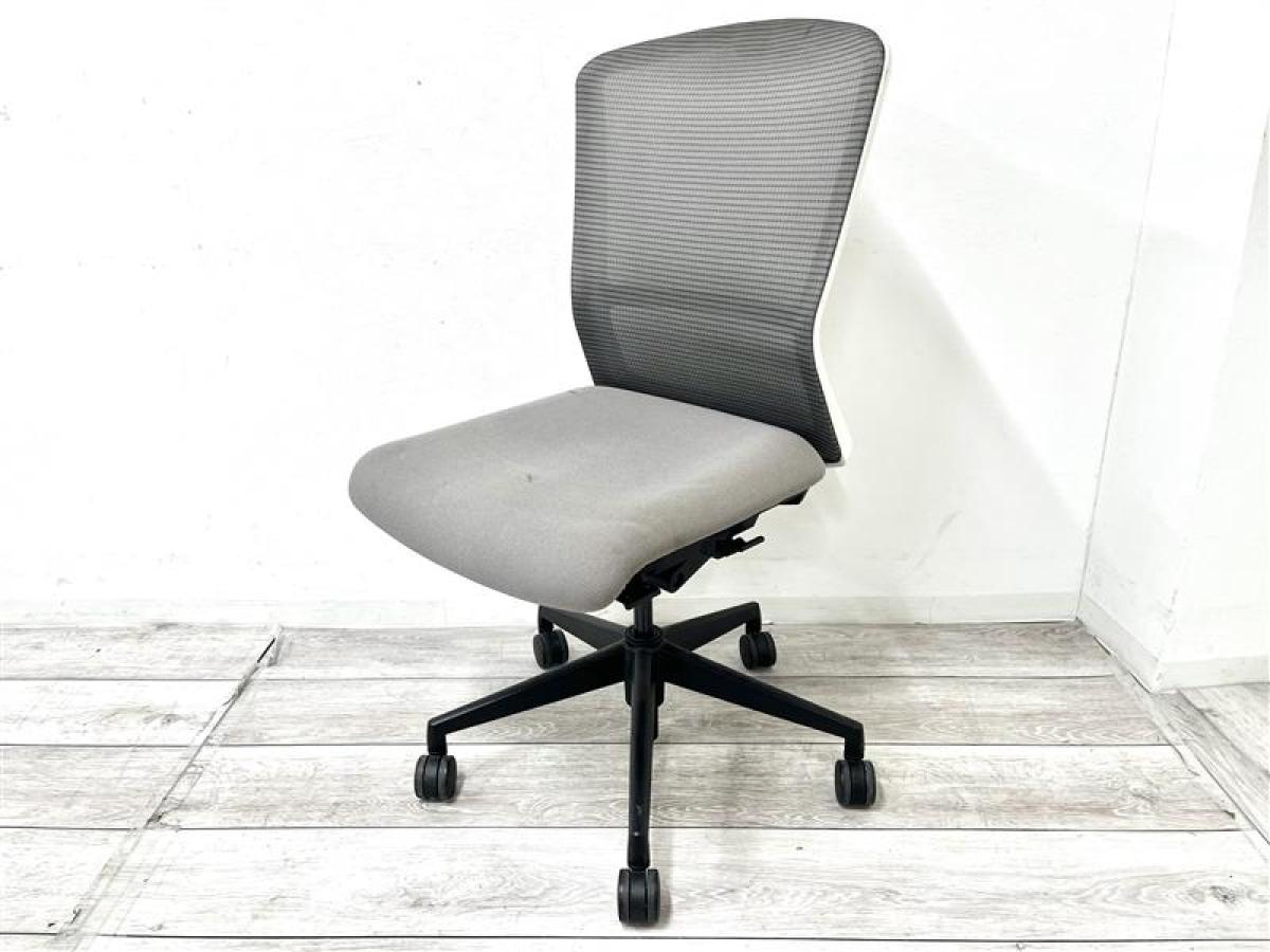【定価約6万円】【洗練されたデザインで大人気！ワンランク上の座り心地】■ウチダ (UCHIDA)　エルフィ (ELFIE)　 ミドルバック肘無　■背面メッシュ　■グレー×ホワイトフレーム
                        エルフィ
                                    中古
            