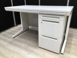 【4台揃入荷】今人気の片袖机が入荷！オカムラアドバンスシリーズ【RP】