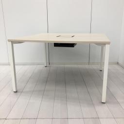 シンプルで洗練されたデザインが特徴のミーティングテーブル・ワークテーブル！/オススメ(おすすめ) /人気商品【弊社使用欄：A01069011】■オカムラ（okamura）製　アプションフリー（aption Free）　W1200×D1200×H720mm　■配線カバー付き　■木目ナチュラル