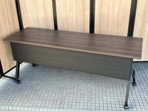 【落ち着きのあるブラウン天板】オカムラ　フラプター　ロット商品　W1500*D600