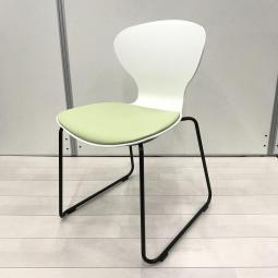 【デザイン性のあるスタッキングチェア!打合せや会議室、休憩スペースなど使いどころ様々!】■オカムラ(okamura)製 9370シリーズ スタッキングチェア ミーティングチェア ■背面:ホワイトシェル/座面:ビニール布×ミントグリーン【2512】弊社使用欄【A01053098】
