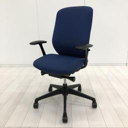 【前傾チルト機能付！大人気メッシュチェア！】■オカムラ（okamura）製　シルフィー（Sylphy）チェア　肘付　ハイバック　
■固定肘　■ブルー ×ブラックシェル　※背面スレ