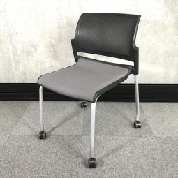 【583322】【軽快に動ける、蒸れにくいメッシュ背で、長時間のミーティングも快適！】■ウチダ製　FM-310シリーズ　スタッキングチェア　キャスター付き　■背面：ブラック 座面：グレー　オフィスバスターズ　水戸サテライト　大子町　北茨城市　高萩市　日立市　常陸太田市　常陸大宮市　那珂市　東海村　ひたちなか市　城里町 水戸市　笠間市　茨城町　大洗町　小美玉市