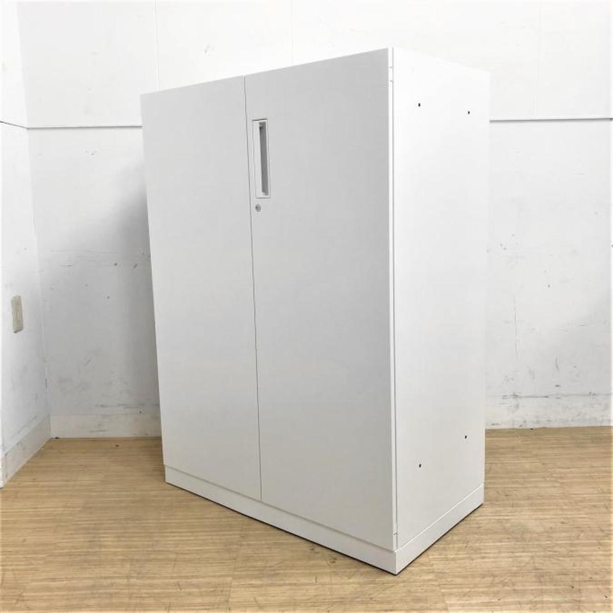 ちょっと大きいサイズがポイント！A4ファイルを4段収納可能な観音開きタイプの単体キャビネット！鍵付きH1250mmの両開き書庫　
■コクヨ/エディア/ホワイト　通常のキャビネットでは少し収納が足りない…そんなお客様におすすめ！！
                        エディア
                                    中古
            