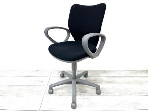 【定価約4万円】【すっきりしたデザインが人気！3次曲面を採用した座り心地抜群のBIT-Xシリーズ入荷！！】■アイリスチトセ（IRIS CHITOSE）製　BIT-Xシリーズ　肘付きローバック　■サークル肘（固定肘）　■ブラック×グレーシェル