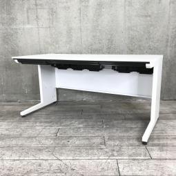 【在庫入替セール品！（本在庫限定価格）】【ゆとりのあるワークスペースで作業効率アップ！】■コクヨ（KOKUYO）製　アイエス（iS）シリーズ　平机　引き出し付き　W1500×D700㎜　■ホワイト　【弊社使用欄：A01050645】