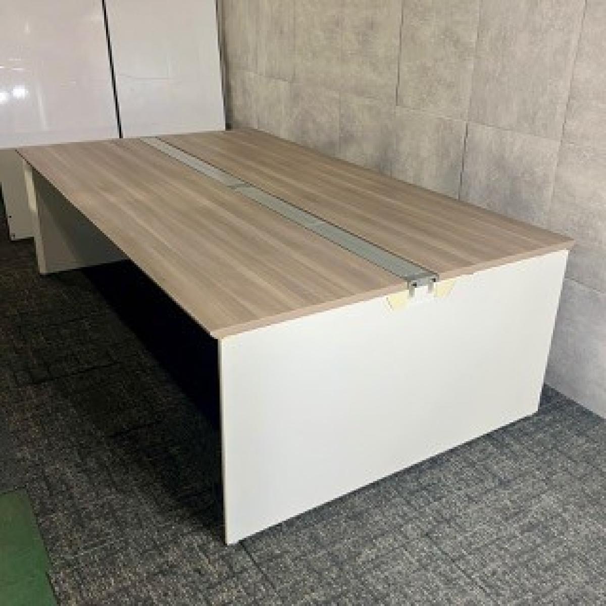 【在庫入れ替え品のため特価】【4名様でも広々ご利用いただけます！】◆オカムラ/フリーウェイ　木目ナチュラル《オフィスバスターズ福岡博多店は、福岡を拠点として、日本全国へ中古オフィス用品・オフィス家具を提供しております》
                        プロユニットフリーウェイ
                                    中古
            