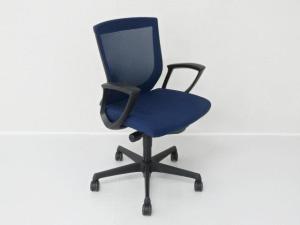 【からだにフィットする立体的なカーブのメッシュ！スタンダードクラスで人気上位のワーキングチェア！】■オカムラ（okamura）製　エスクードチェア（ESCUDO）　肘無し　ローバック　背面メッシュ　■ダークブルー ×ブラックシェル【2512】弊社使用欄【A01049374】※