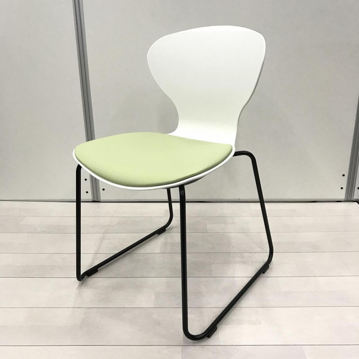 【デザイン性のあるスタッキングチェア！打合せや会議室、休憩スペースなど使いどころ様々！】■オカムラ（okamura）製　9370シリーズ　スタッキングチェア　ミーティングチェア　■背面:ホワイトシェル/座面:ビニール布×ミントグリーン
                        9370シリーズ
                                    中古
            
