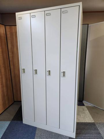 【中古】FZタイプ  オカムラ（okamura） 4人用更衣ロッカー