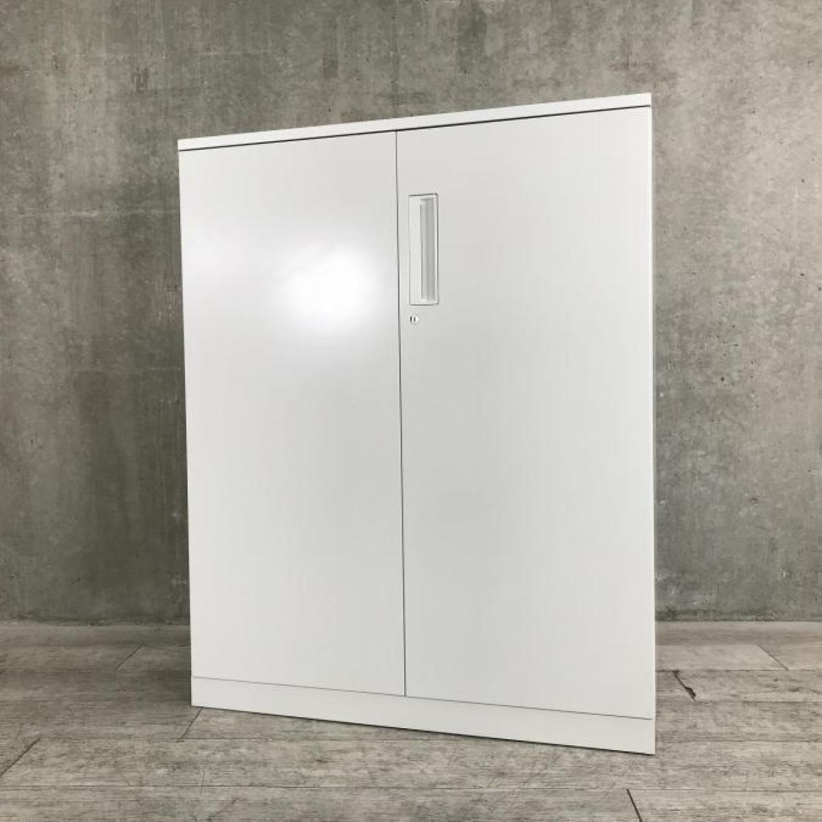 収納物がひとめで分かる奥行き450mmの両開き書庫！/オススメ(おすすめ) /人気商品【弊社使用欄：A01060970】■コクヨ（KOKUYO）製　エディア（EDIA）シリーズ　両開き書庫　ローキャビネット　■シリンダー錠　■天板・ベース付　■ホワイト
                        エディア
                                    中古
            