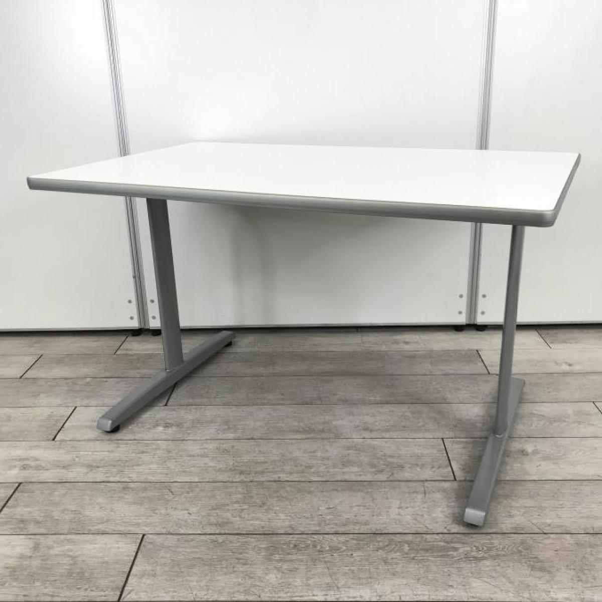 ★オカムラ製　8177　ホワイト　W1200xD750xH700サイズ　T字脚　オフィスを明るく魅せるホワイト色！　カドに丸みのある売れ筋のデザイン！　4人用の会議・打合せ用のテーブルとして最適！　ミーティングテーブル！！
                        8177シリーズ
                                    中古
            