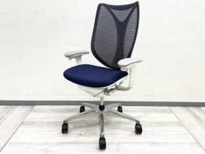 【4/14(火)入荷予定の商品となります！】【調整ラクラクスマートオペレーション機能搭載！　流れるような美しいフォルムの最高級メッシュチェア！】■オカムラ（okamura）製　Sabrina（サブリナ）　ハイバック　肘付き　■可動肘　■背面メッシュ：ブルー　座面：ブルー　ホワイトフレーム