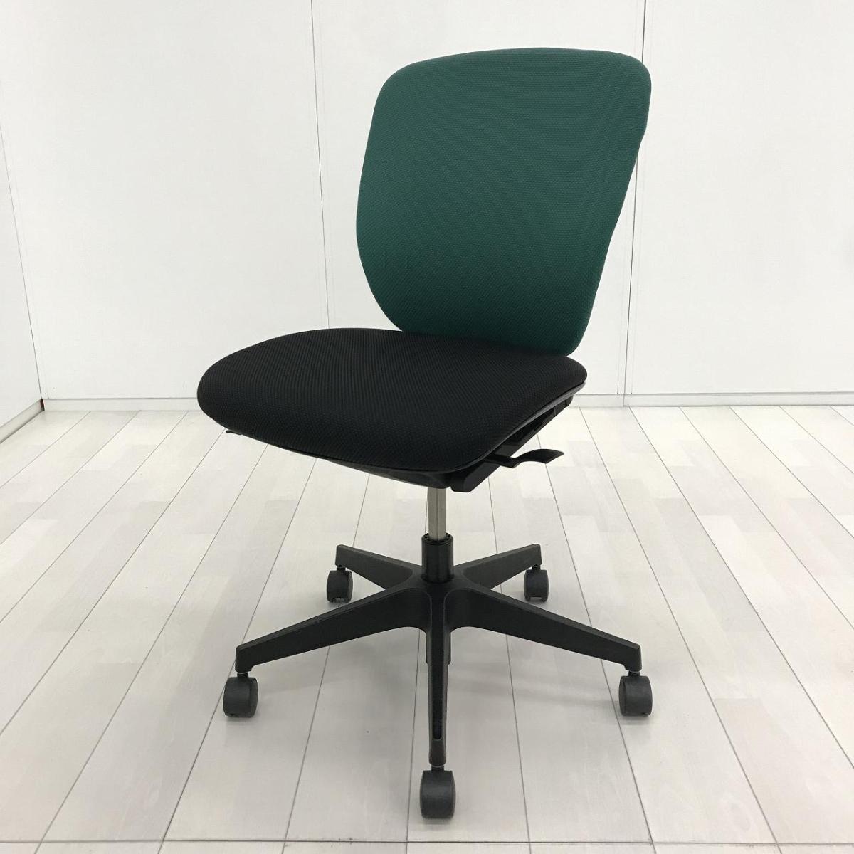 【在庫入替セール品！（本在庫限定価格）】【ミドルクラスの定番チェア！一人ひとりにマッチする座り心地！】■イトーキ（ITOKI）製　プラオチェア（PRAO）　ローバック　肘無し　■ランバーサポート付　■背面：モスグリーン / 座面：ブラック ×ブラックシェル 【弊社使用欄：A01040210】【HU】
                        プラオチェア
                                    中古
            
