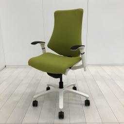 【在庫入替セール品！（本在庫限定価格）】【スタイリッシュで座り心地も抜群！高機能チェアが入荷！】■イトーキ（ITOKI）製　エフクロス　■可動肘　■モスグリーン【弊社使用欄：A01040233】【HU】