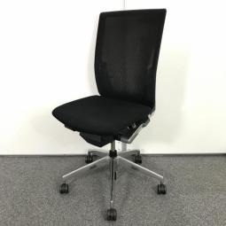 【定価約12万円】【シャープかつシンプルなデザイン！大きな背面が体にフィット！通気性がよく長時間でも快適な高級チェア！】■イトーキ（ITOKI）製　ヴェント（Vent）チェア　肘無し　ハイバック　背面メッシュ　■ブラック