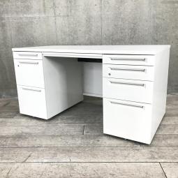 【定価約13万円】【右袖4段・左袖3段仕様！】【両袖タイプで収納たっぷり！幅1400㎜でワークスペースもしっかり確保！】■オカムラ（okamura）製　アドバンス（ADVANCE）シリーズ　両袖机　W1400㎜　■右袖4段・左袖3段　■シリンダー錠　■ホワイト　※日焼けあり