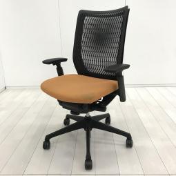 【在庫入替セール品！（本在庫限定価格）】【デザイン性と機能性を持ち合わせた逸品！】■オカムラ（OKAMURA）製　ヴィスコンテチェア　■ハイバック　可動肘　■グレー×オレンジ【弊社使用欄：A01040436】【HU】