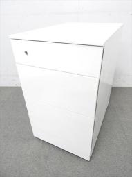 【カギ作成可能！】【正面に取っ手が無いフラットなデザイン！キャスター付でレイアウト変更がスムーズ！】■オカムラ（okamura）製　プロユニットシリーズ　3段ワゴン　フリアド用ワゴン　H650㎜　■ホワイト　■シリンダー錠　【入替セールにつき30%OFF！】